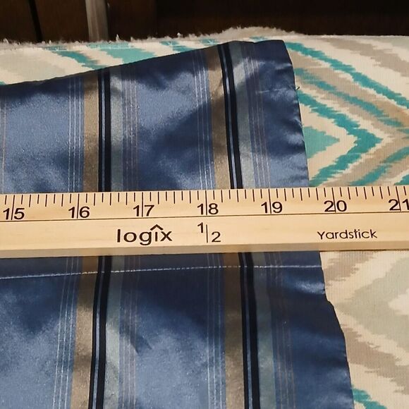 Ann Taylor Size 4 100% Silk Blue Blouse with Strips Has no Buttons.. - Picture 8 of 9